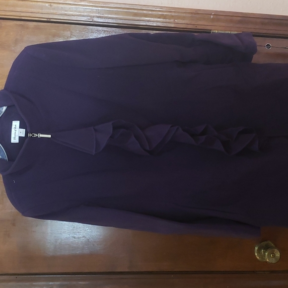 Beautiful Amethyst Wool Coat Preston & York, w/ruffle - Picture 4 of 10